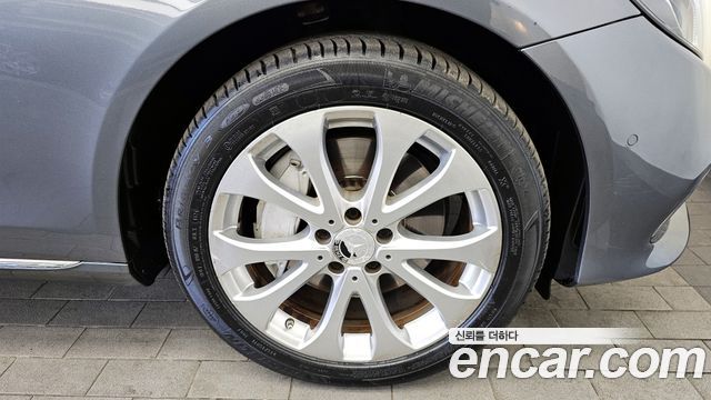 Mercedes-Benz E-Class E300 4MATIC Exclusive