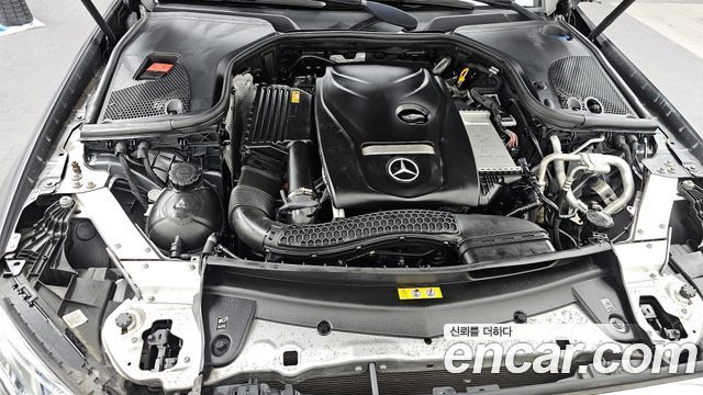Mercedes-Benz E-Class E300 4MATIC Exclusive