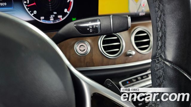 Mercedes-Benz E-Class E300 4MATIC Exclusive