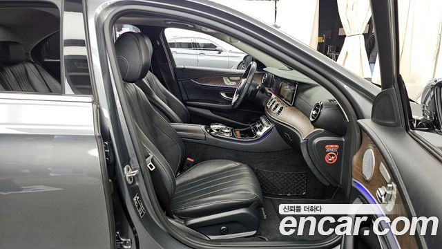 Mercedes-Benz E-Class E300 4MATIC Exclusive