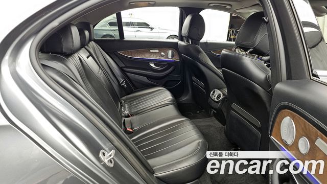 Mercedes-Benz E-Class E300 4MATIC Exclusive