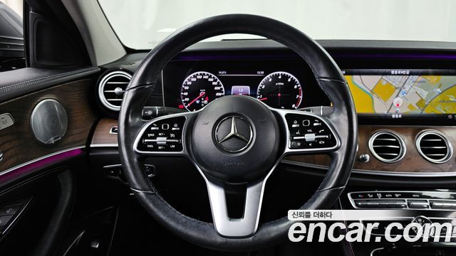 Mercedes-Benz E-Class E300 4MATIC Exclusive