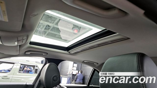 Mercedes-Benz E-Class E300 4MATIC Exclusive
