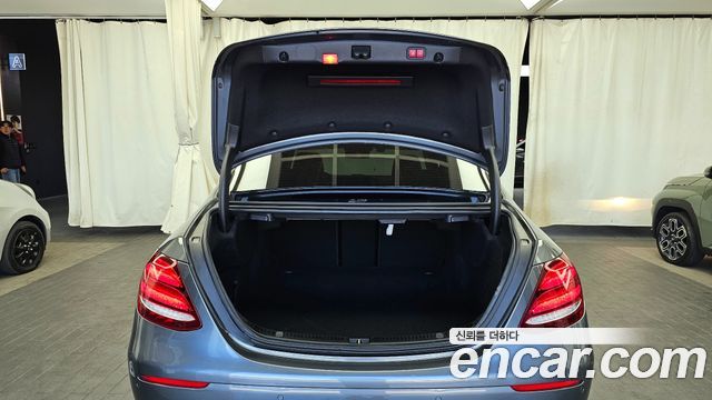 Mercedes-Benz E-Class E300 4MATIC Exclusive