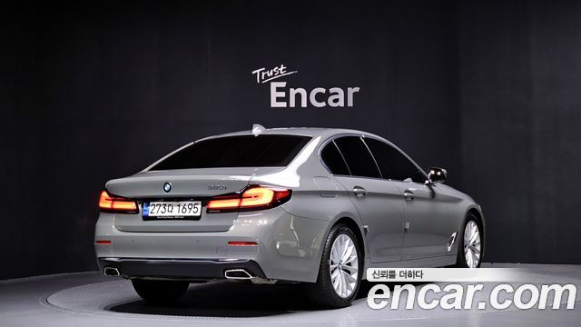BMW 5-Series 520i Luxury
