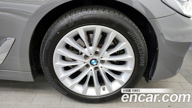 BMW 5-Series 520i Luxury