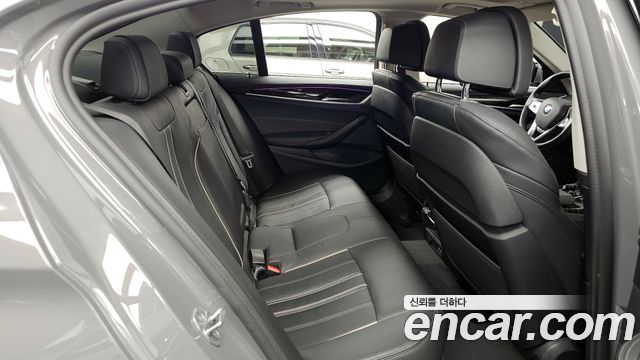 BMW 5-Series 520i Luxury