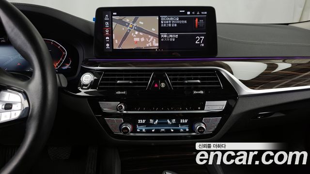 BMW 5-Series 520i Luxury