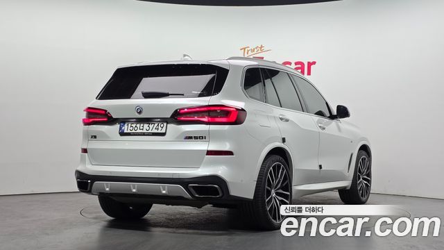 BMW X5 M50i