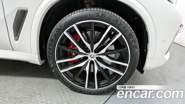 BMW X5 M50i