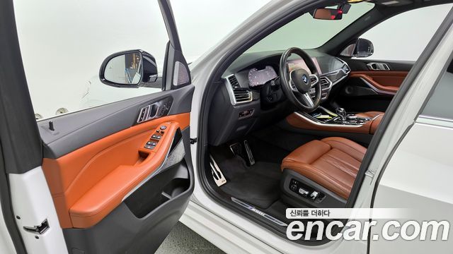 BMW X5 M50i