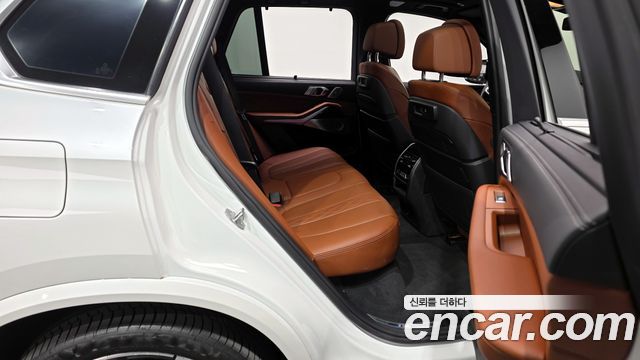 BMW X5 M50i
