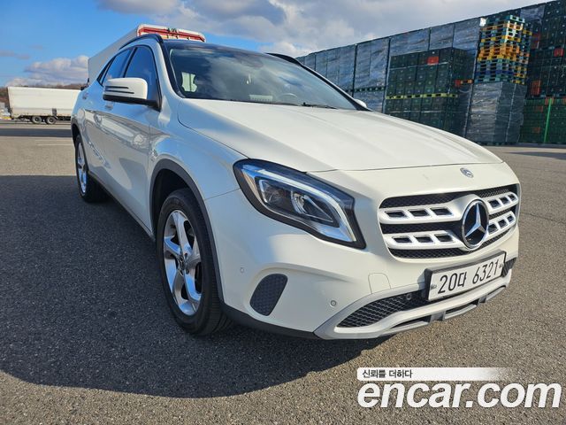 Mercedes-Benz GLA-Class GLA220