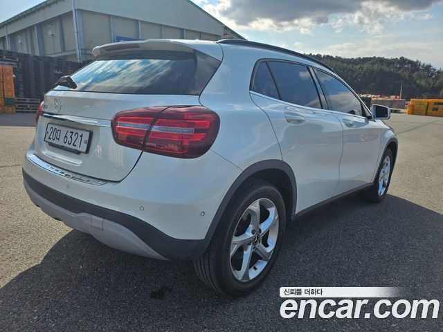 Mercedes-Benz GLA-Class GLA220