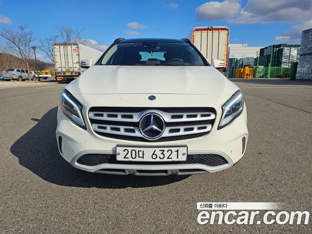 Mercedes-Benz GLA-Class GLA220