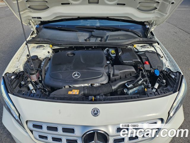 Mercedes-Benz GLA-Class GLA220