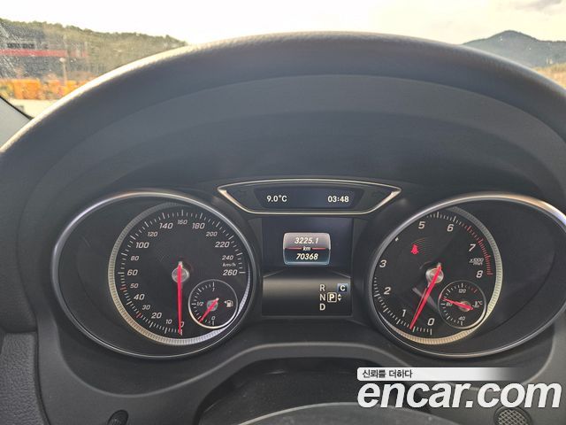 Mercedes-Benz GLA-Class GLA220