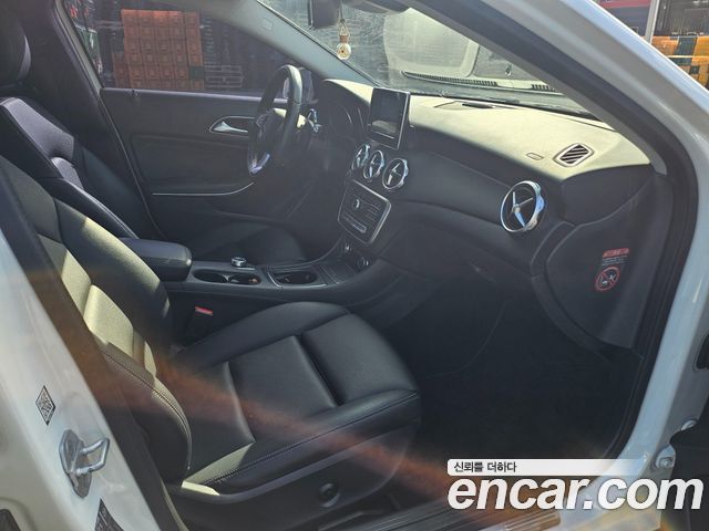 Mercedes-Benz GLA-Class GLA220