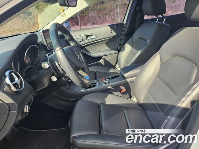 Mercedes-Benz GLA-Class GLA220