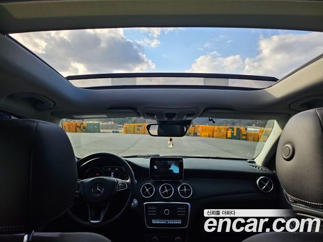 Mercedes-Benz GLA-Class GLA220