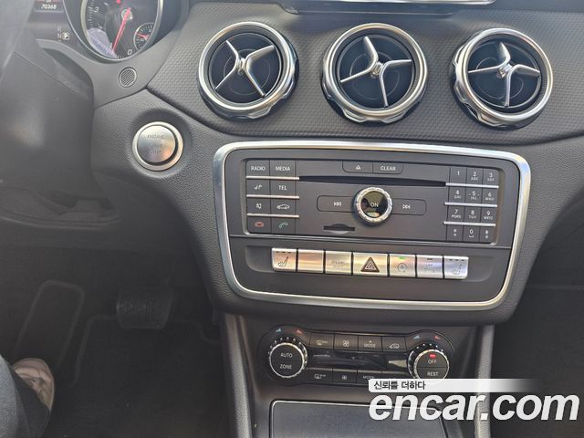 Mercedes-Benz GLA-Class GLA220