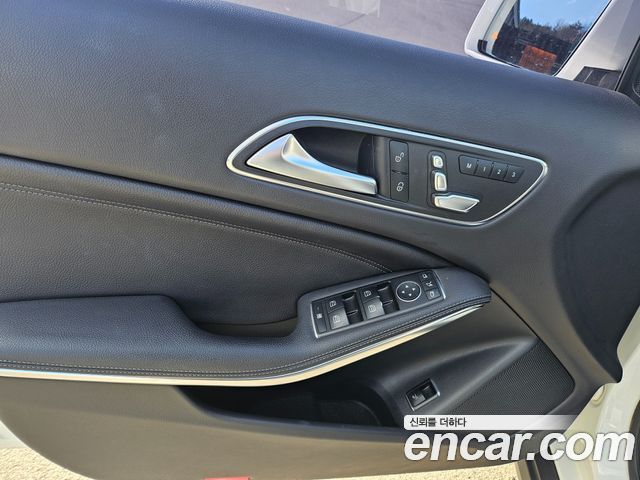 Mercedes-Benz GLA-Class GLA220