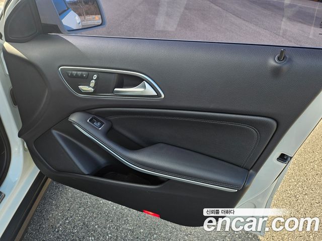 Mercedes-Benz GLA-Class GLA220