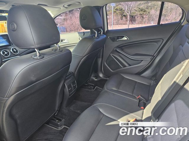 Mercedes-Benz GLA-Class GLA220