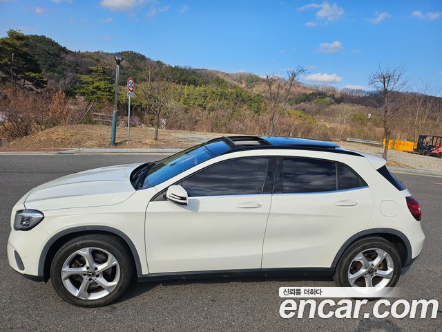 Mercedes-Benz GLA-Class GLA220