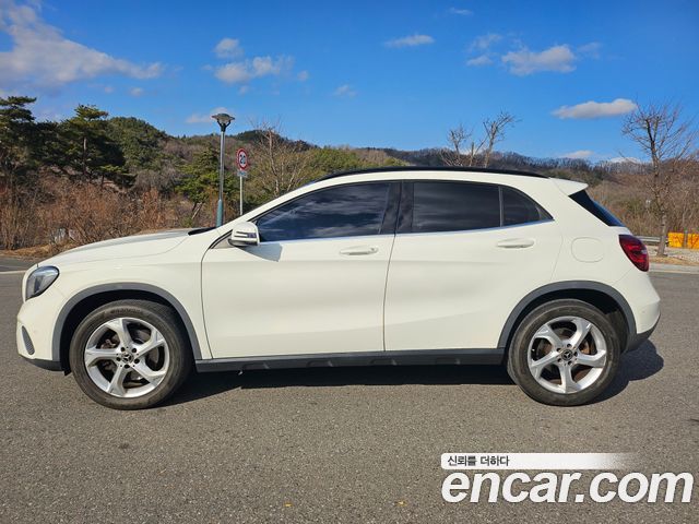 Mercedes-Benz GLA-Class GLA220