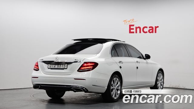 Mercedes-Benz E-Class E300 4MATIC Exclusive