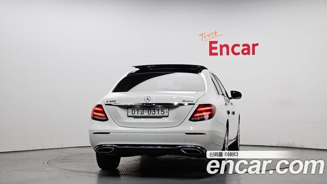 Mercedes-Benz E-Class E300 4MATIC Exclusive