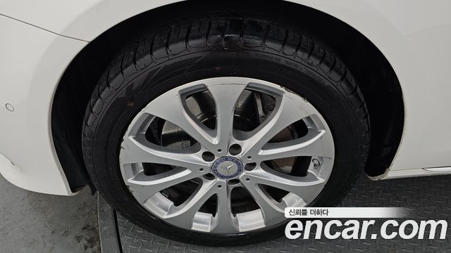 Mercedes-Benz E-Class E300 4MATIC Exclusive