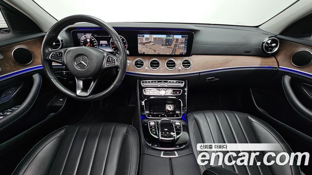 Mercedes-Benz E-Class E300 4MATIC Exclusive