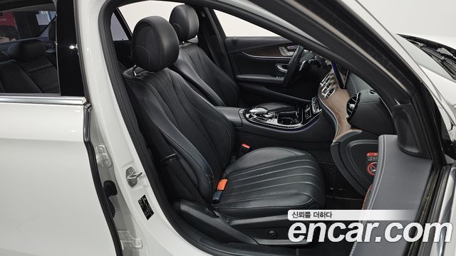 Mercedes-Benz E-Class E300 4MATIC Exclusive