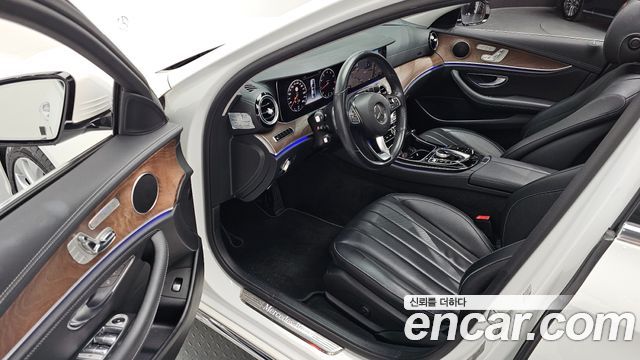 Mercedes-Benz E-Class E300 4MATIC Exclusive