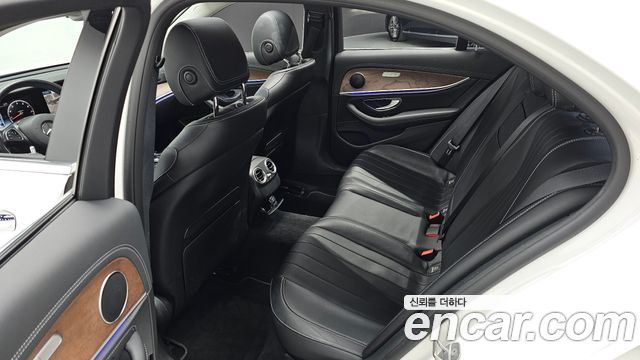 Mercedes-Benz E-Class E300 4MATIC Exclusive