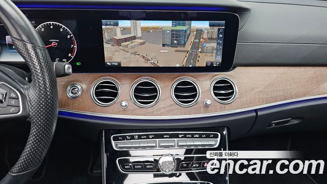 Mercedes-Benz E-Class E300 4MATIC Exclusive