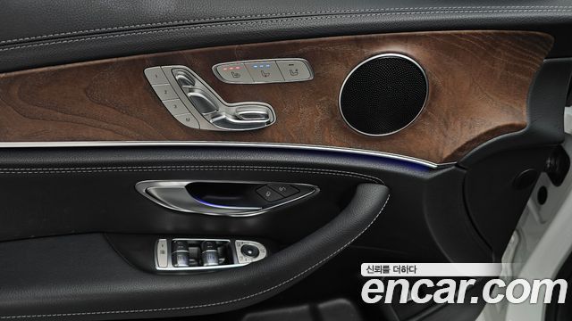 Mercedes-Benz E-Class E300 4MATIC Exclusive