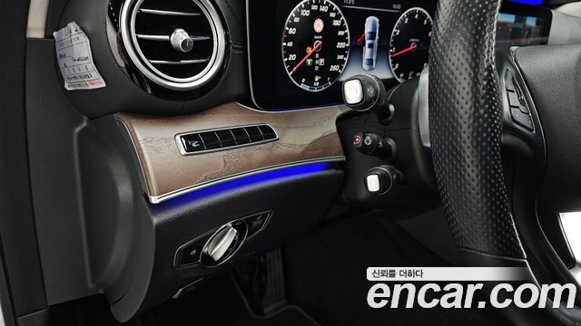 Mercedes-Benz E-Class E300 4MATIC Exclusive