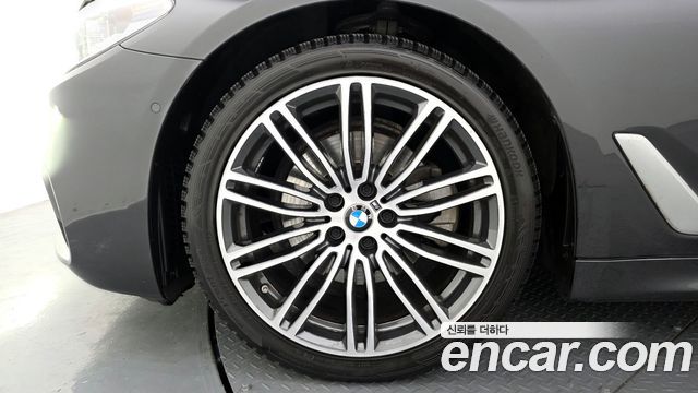 BMW 5-Series 520d xDrive M Sport Package Plus