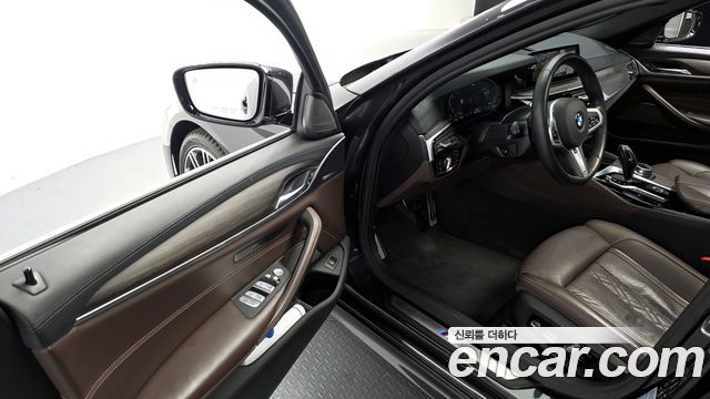 BMW 5-Series 520d xDrive M Sport Package Plus