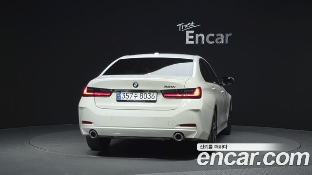 BMW 3-Series 320i