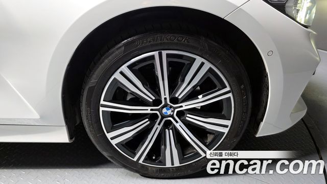 BMW 3-Series 320i