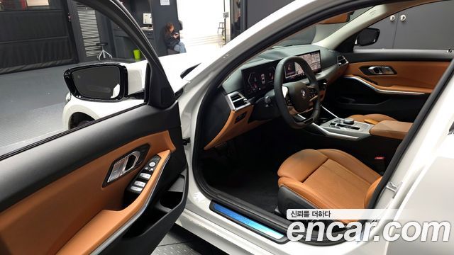 BMW 3-Series 320i