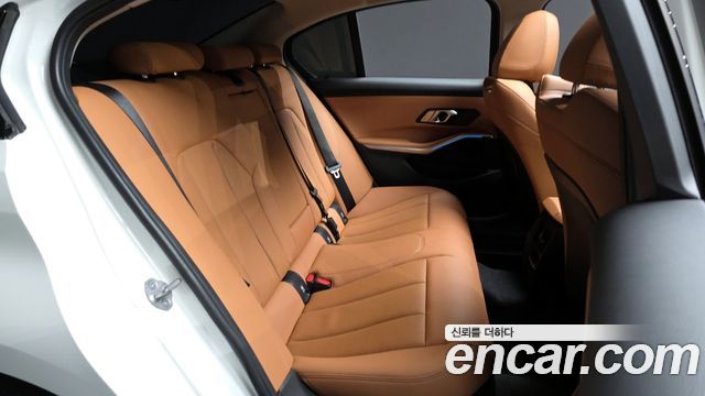 BMW 3-Series 320i