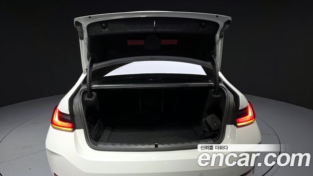 BMW 3-Series 320i