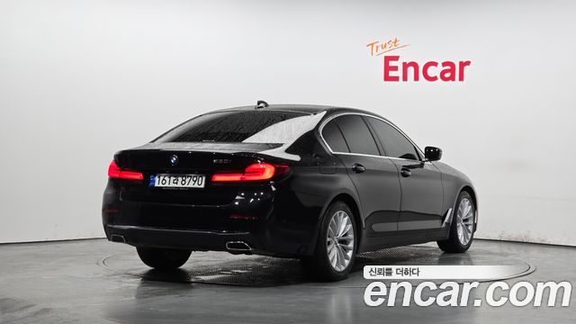 BMW 5-Series 520i Luxury