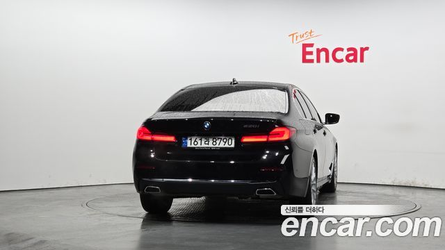 BMW 5-Series 520i Luxury