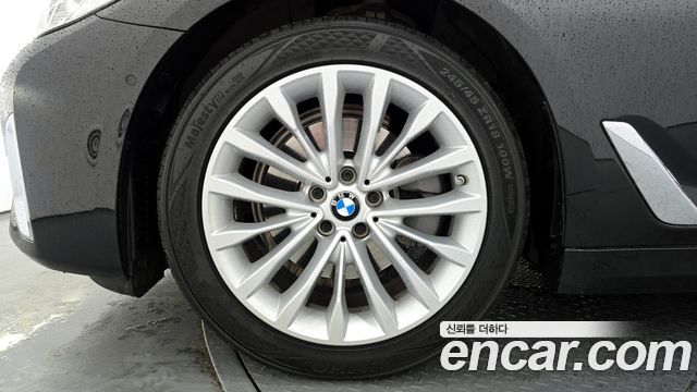 BMW 5-Series 520i Luxury